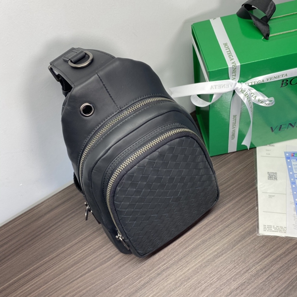 ボッテガヴェネタバッグ背面デザイン